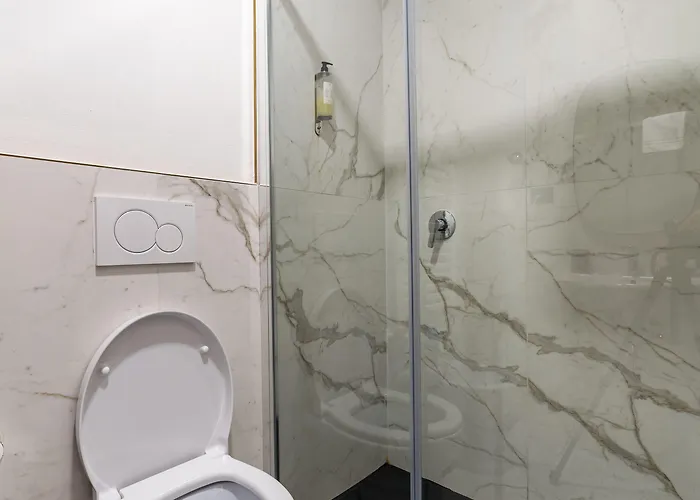 Eleven ゲストハウス 3*